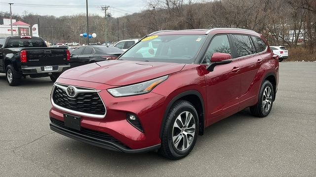 Certified 2023 Toyota Highlander XLE image 3