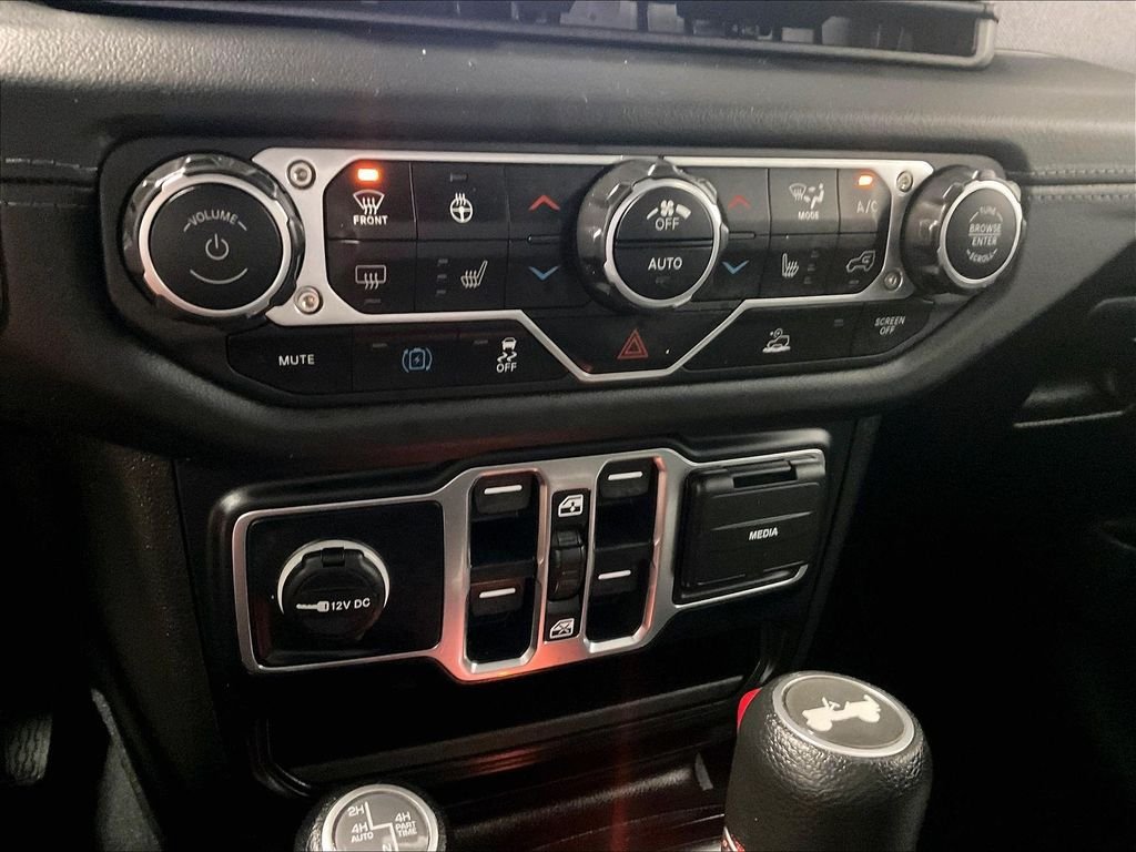 Used 2024 Jeep Wrangler Unlimited Sahara AWD/4WD image 25