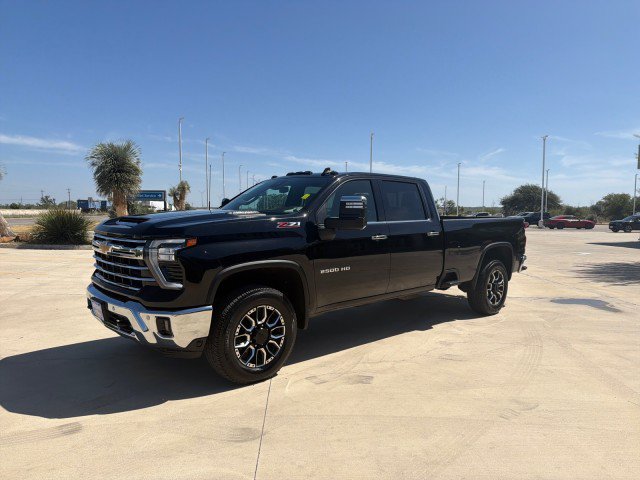 Used 2024 Chevrolet Silverado 2500 LTZ w/ LTZ Plus Package AWD/4WD image 3
