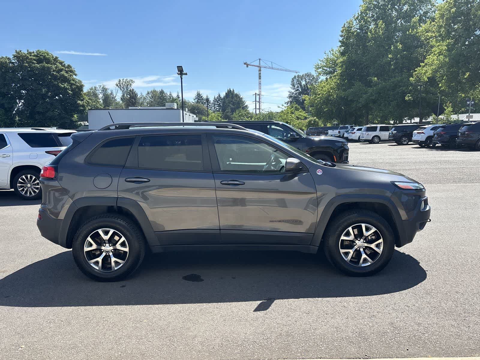 Used 2014 Jeep Cherokee Trailhawk w/ Comfort/Convenience Group AWD/4WD image 6