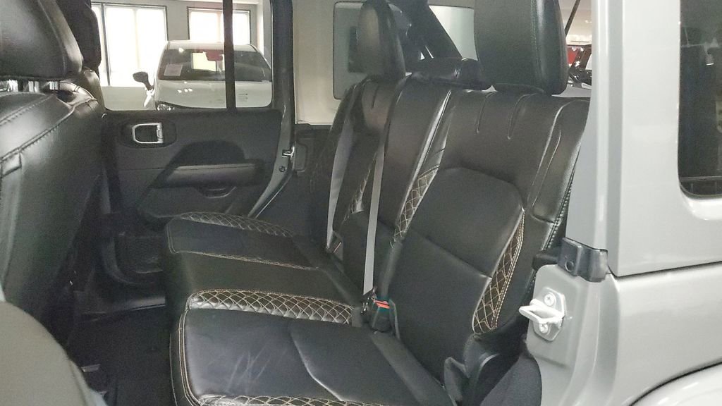 Used 2022 Jeep Wrangler Unlimited Sahara image 13