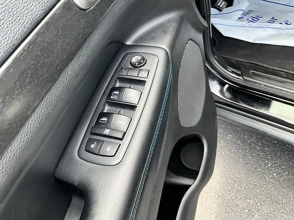 Used 2018 Jeep Grand Cherokee Laredo AWD/4WD image 14