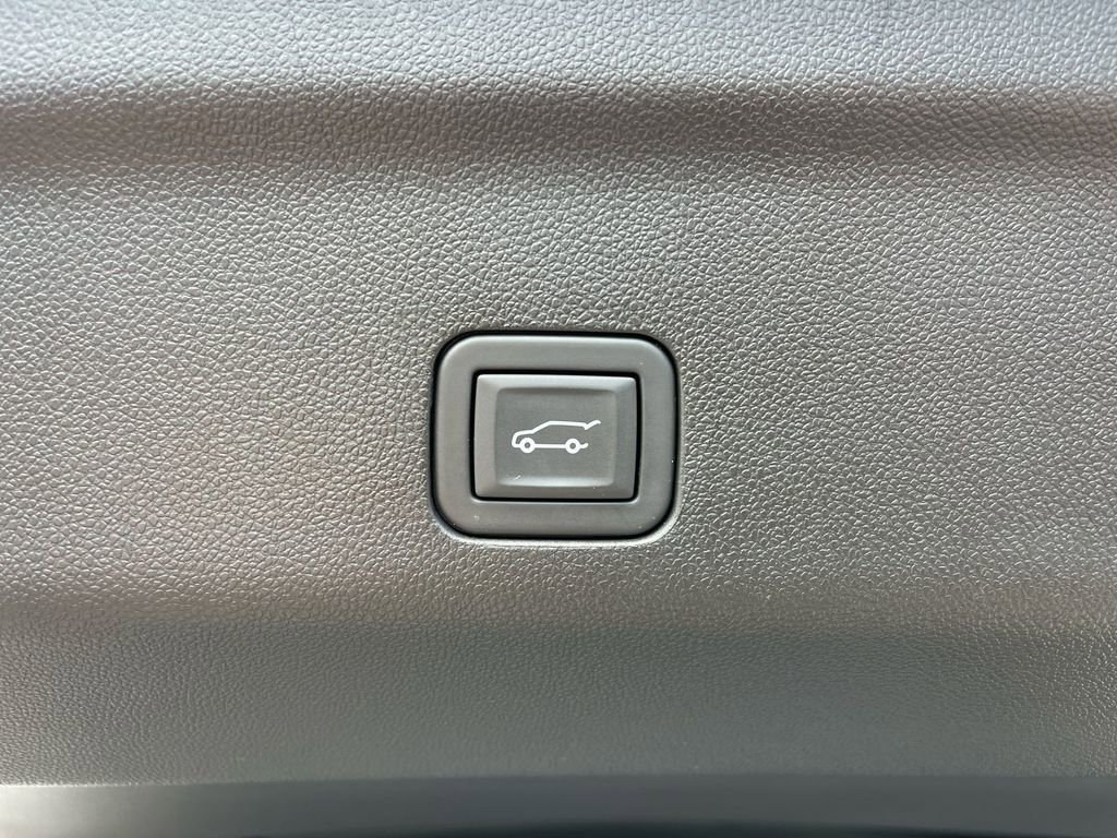 Used 2021 Chevrolet Suburban Premier w/ Premium Package image 33