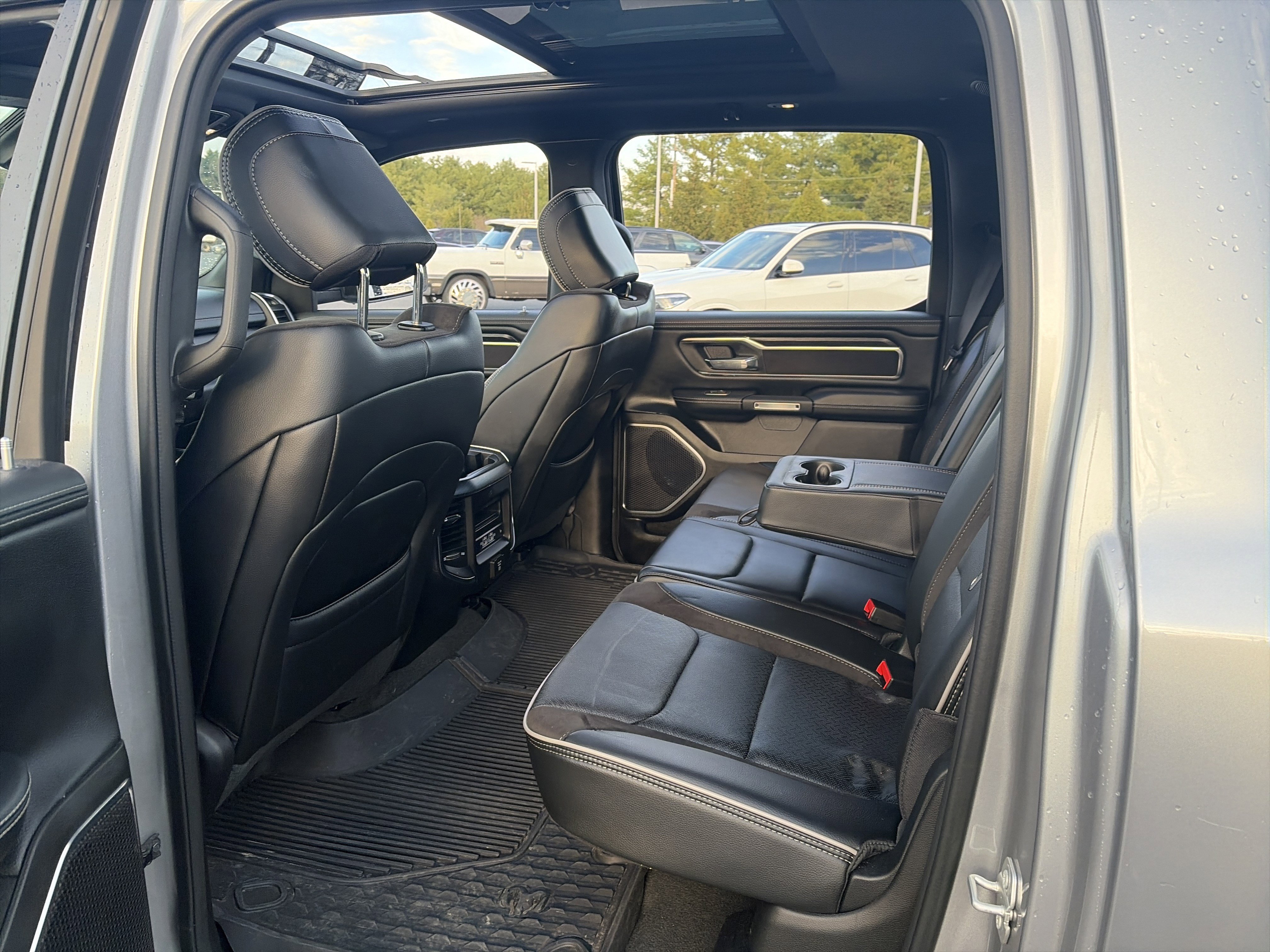 Used 2024 RAM 1500 Laramie image 28