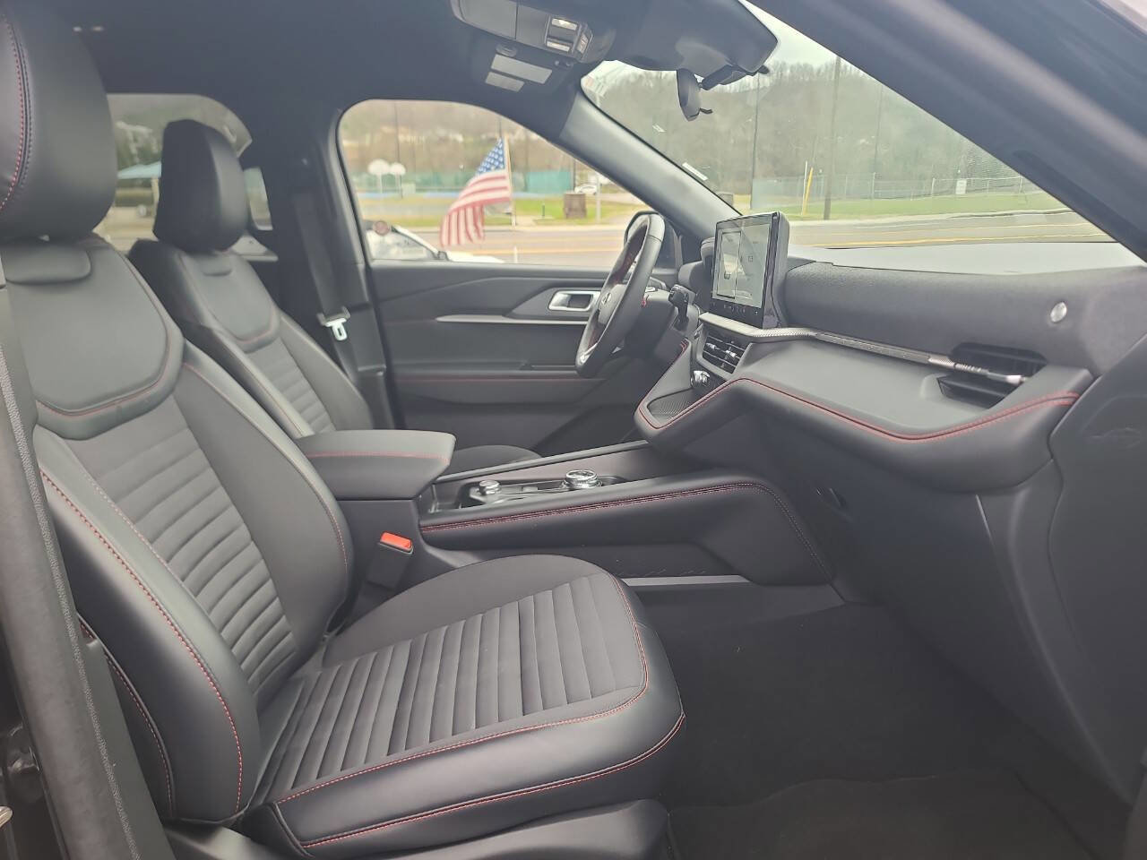 Used 2025 Ford Explorer ST-Line w/ ST-Line Street Pack image 21