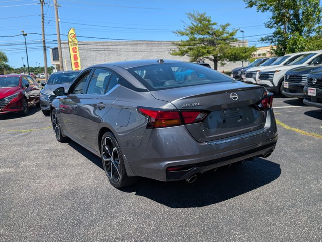Certified 2023 Nissan Altima 2.5 SR w/ SR Premium Package FWD image 5