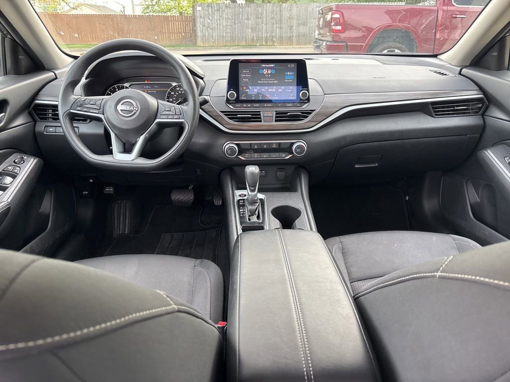 Used 2025 Nissan Altima 2.5 SV FWD image 20