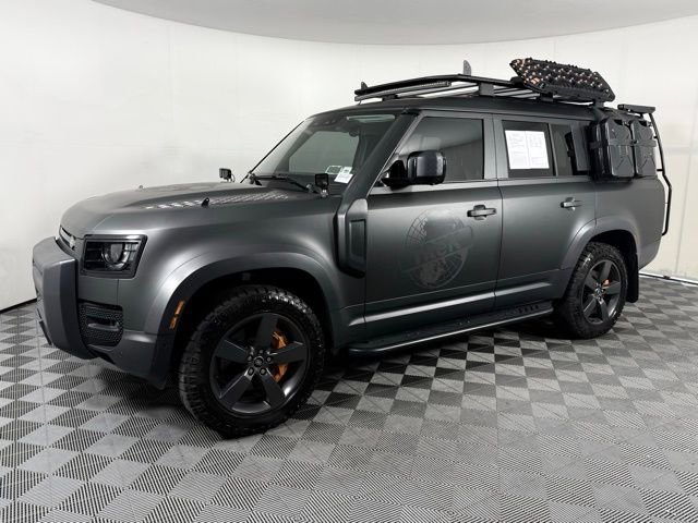 Used 2023 Land Rover Defender 130 SE image 2