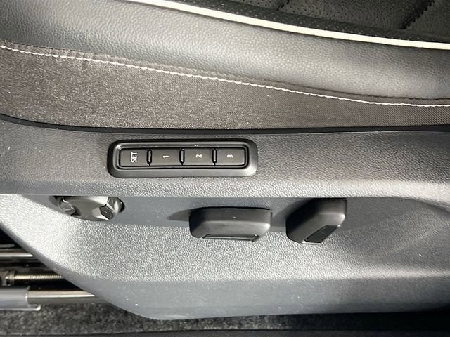 Used 2024 Volkswagen Tiguan SEL R-Line image 19