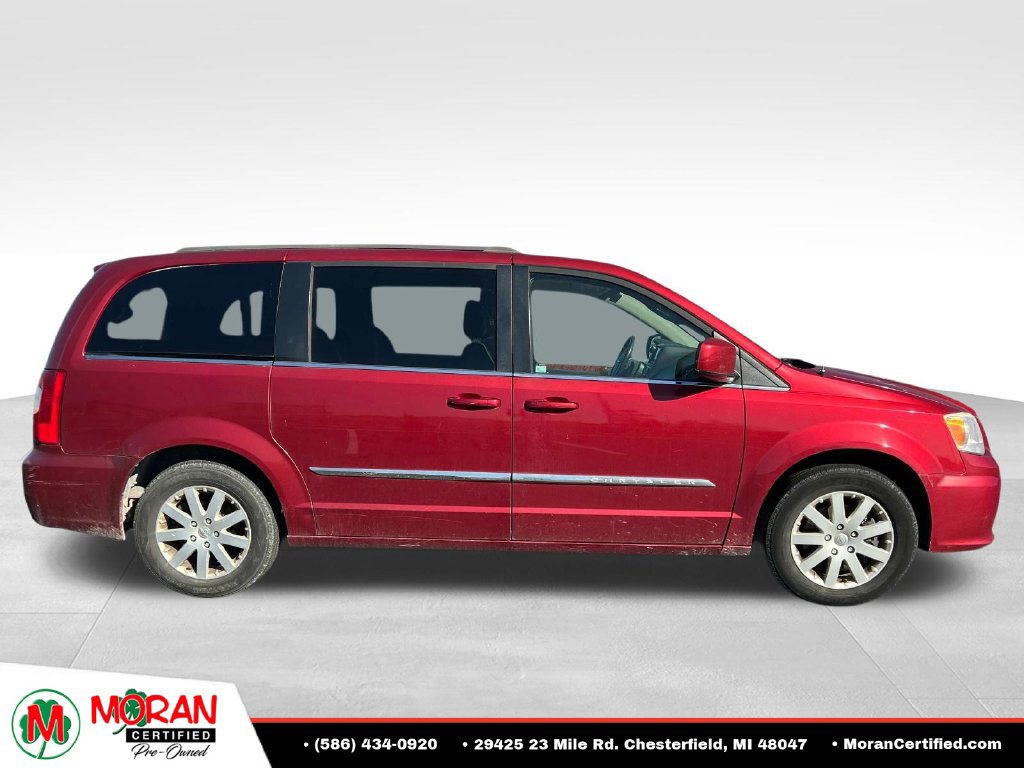Used 2015 Chrysler Town & Country Touring FWD image 6