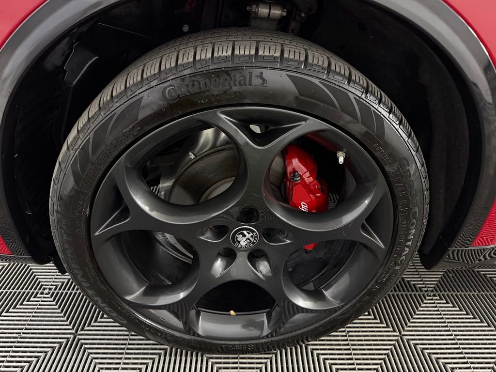 Used 2024 Alfa Romeo Stelvio AWD image 12