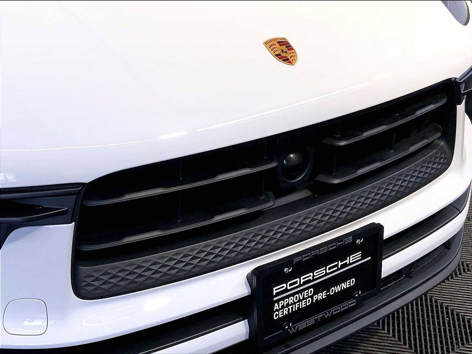 Certified 2023 Porsche Macan image 34