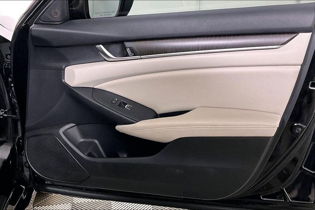 Used 2018 Honda Accord EX image 23