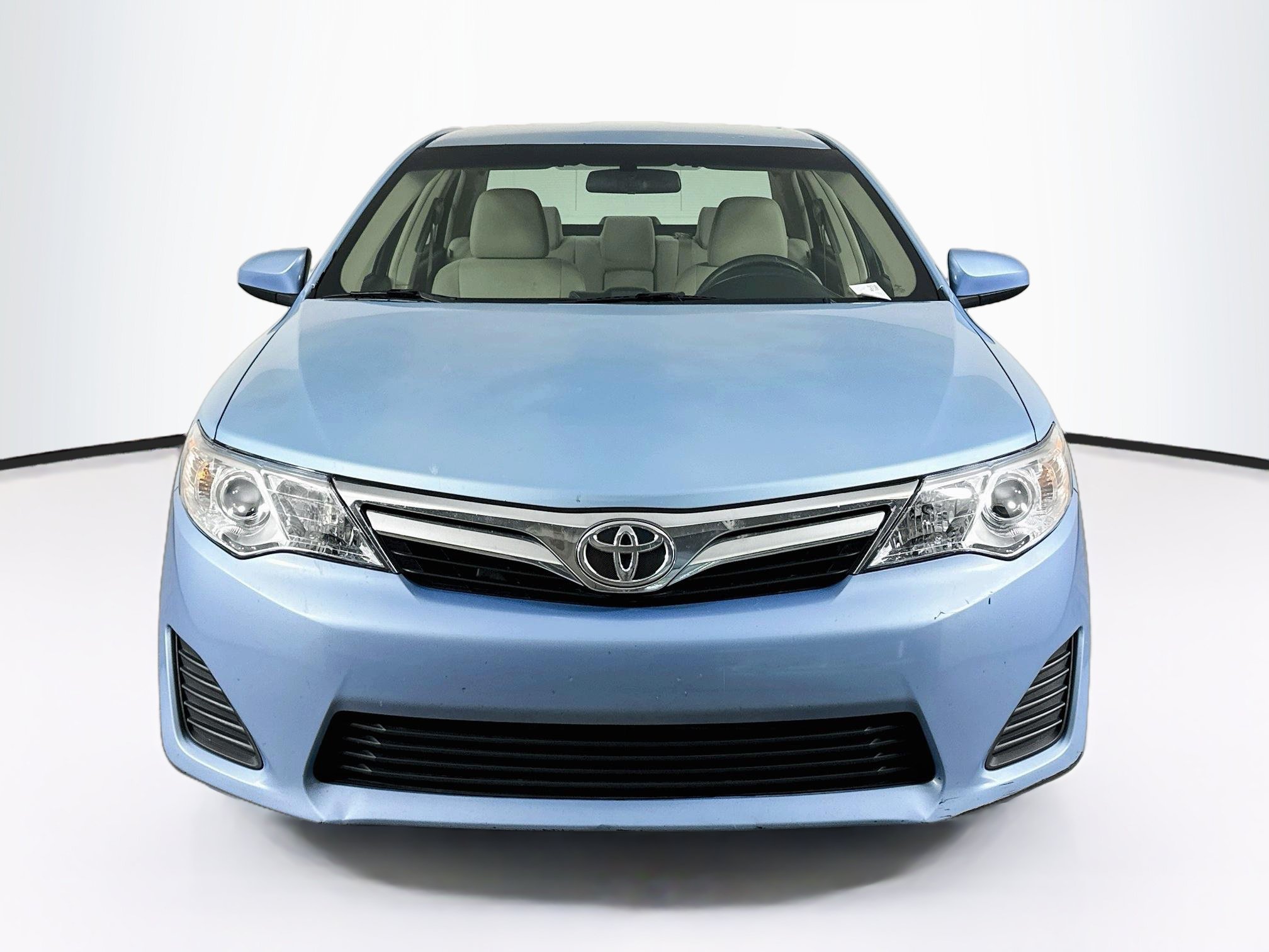 Used 2013 Toyota Camry LE FWD image 2