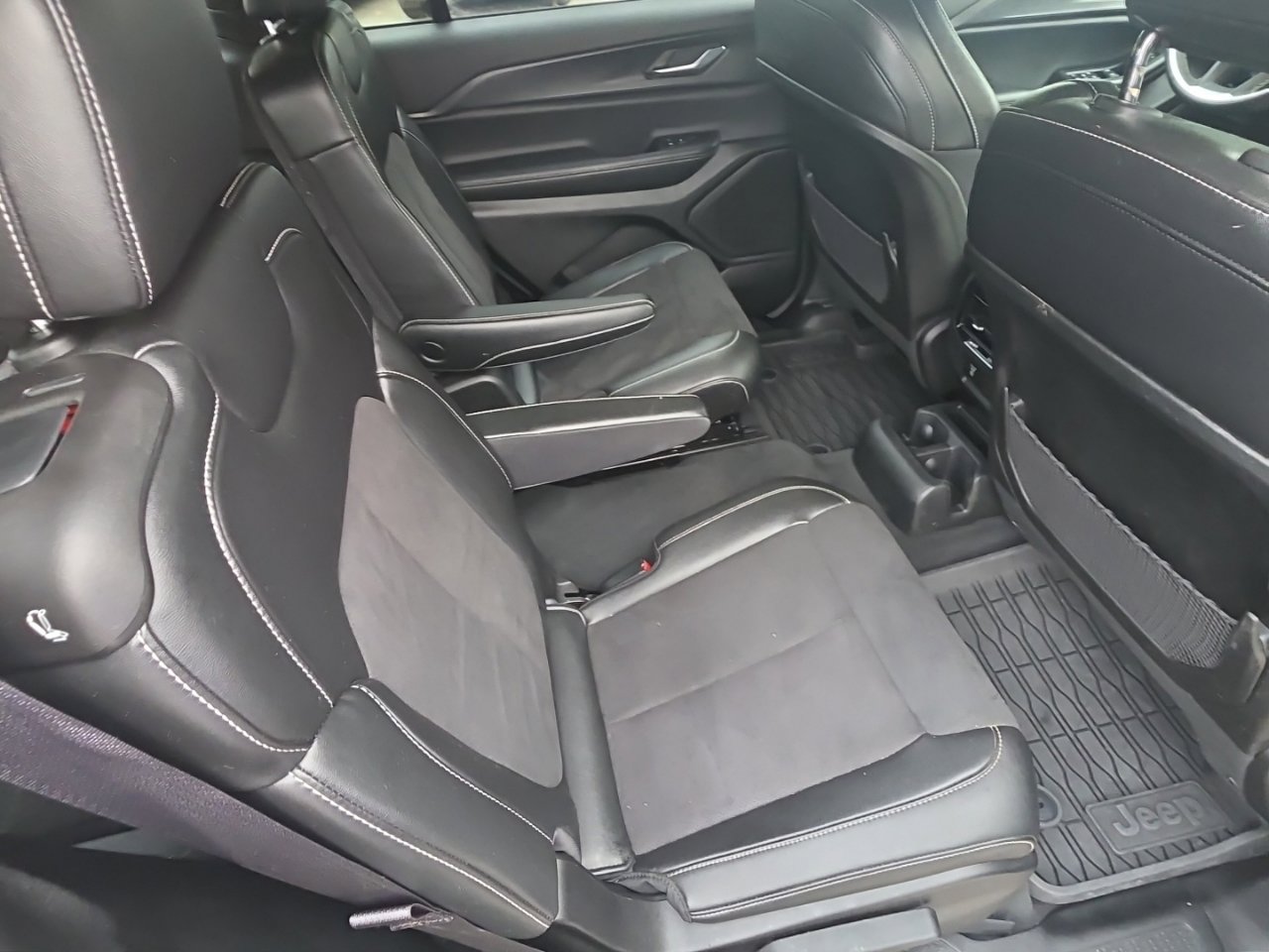 Used 2024 Jeep Grand Cherokee L Laredo RWD image 21