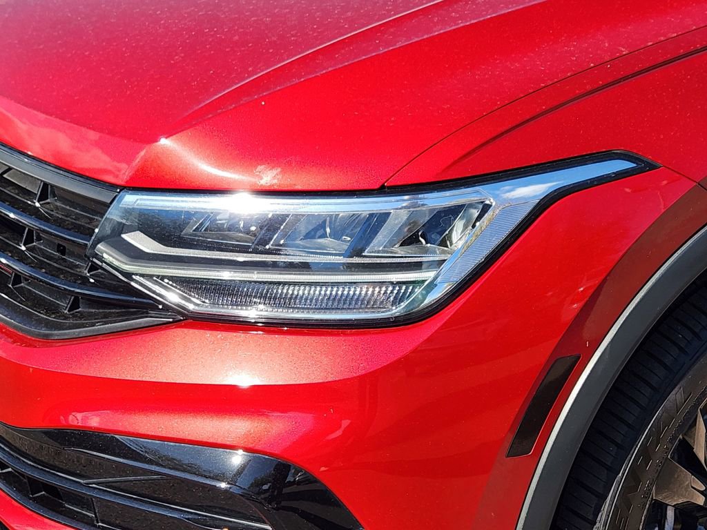 Used 2024 Volkswagen Tiguan SE R-Line image 8