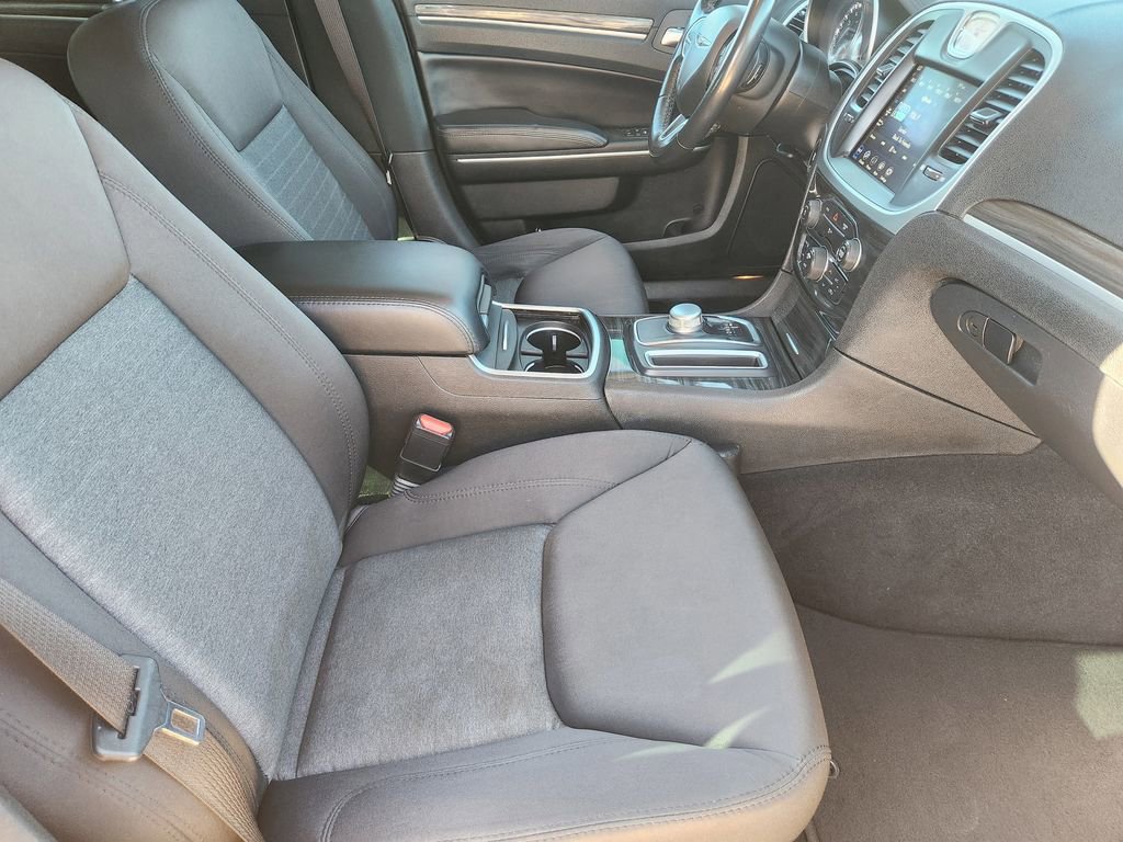 Used 2022 Chrysler 300 Touring w/ Sport Appearance Package image 16
