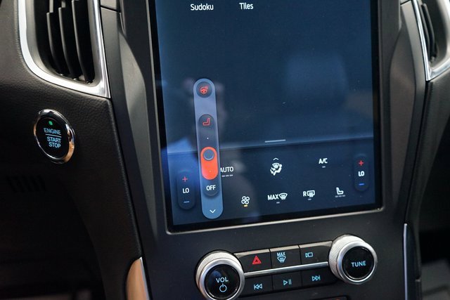 Used 2022 Ford Edge Titanium image 35