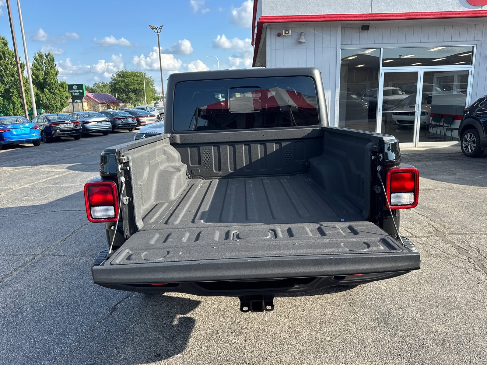 Used 2022 Jeep Gladiator Rubicon w/ Cold Weather Group AWD/4WD image 19