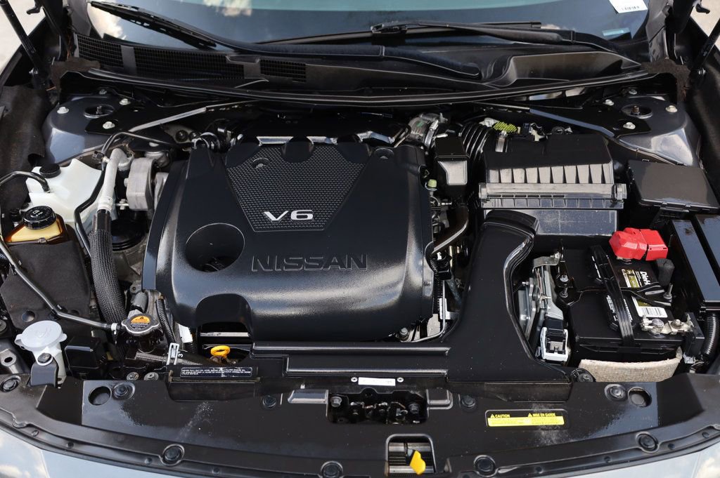 Used 2016 Nissan Maxima SR image 11
