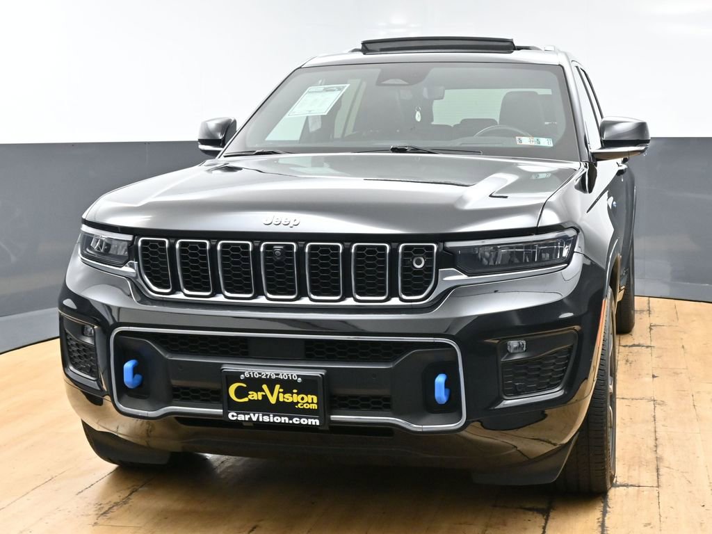 Used 2023 Jeep Grand Cherokee Overland w/ Advanced Protech Group III AWD/4WD image 5