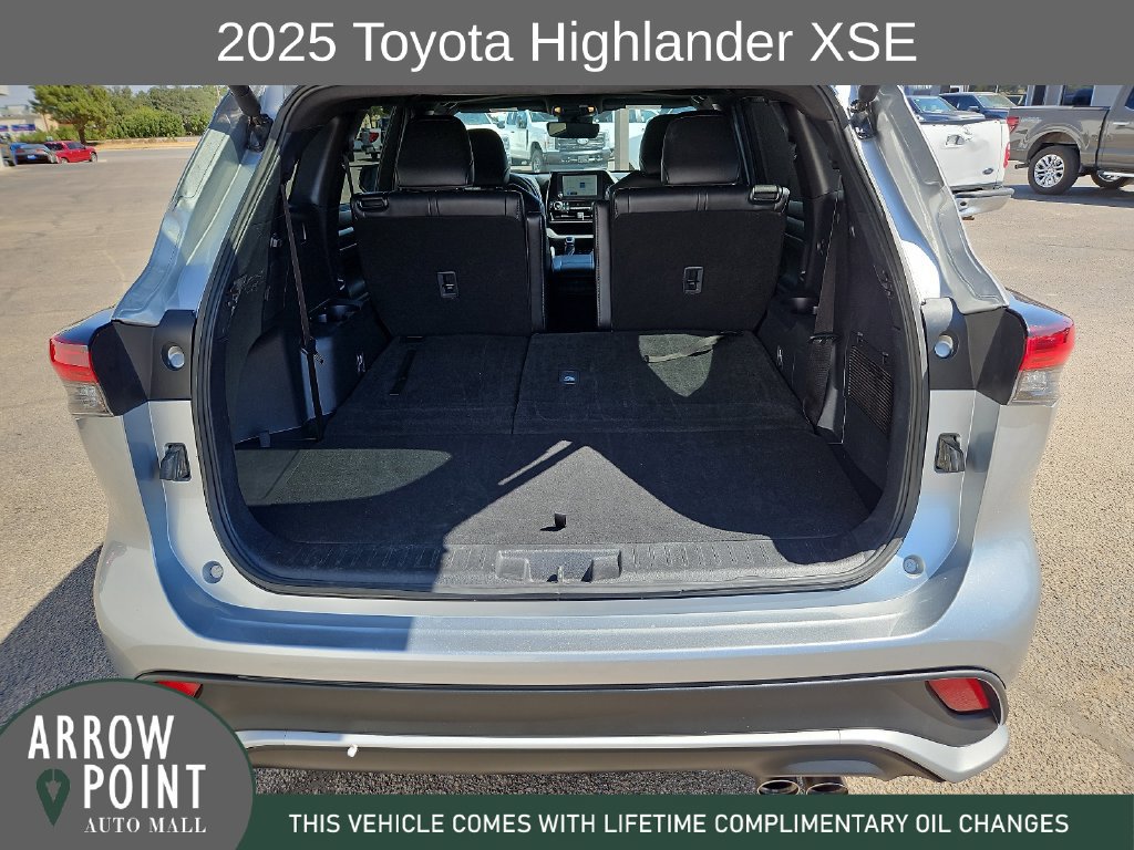 Used 2025 Toyota Highlander XSE AWD/4WD image 17