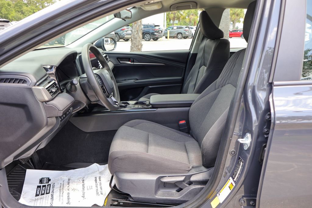 Used 2025 Toyota Camry LE FWD image 8
