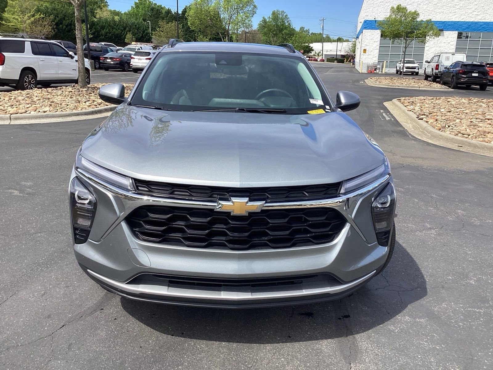 Used 2025 Chevrolet Trax LT w/ LT Convenience Package image 4