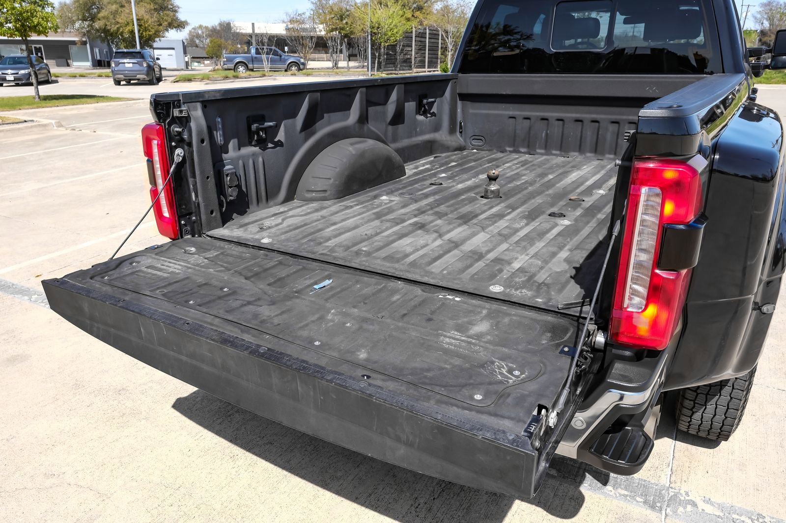 Used 2023 Ford F350 Lariat image 56