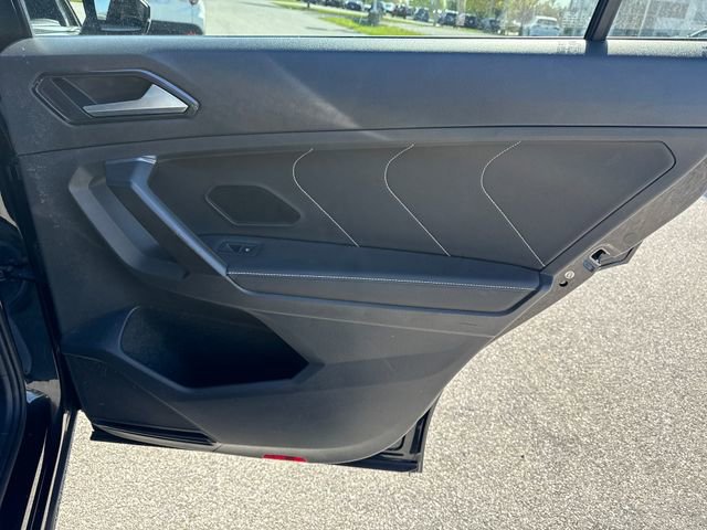 Used 2023 Volkswagen Tiguan SEL R-Line AWD/4WD image 16