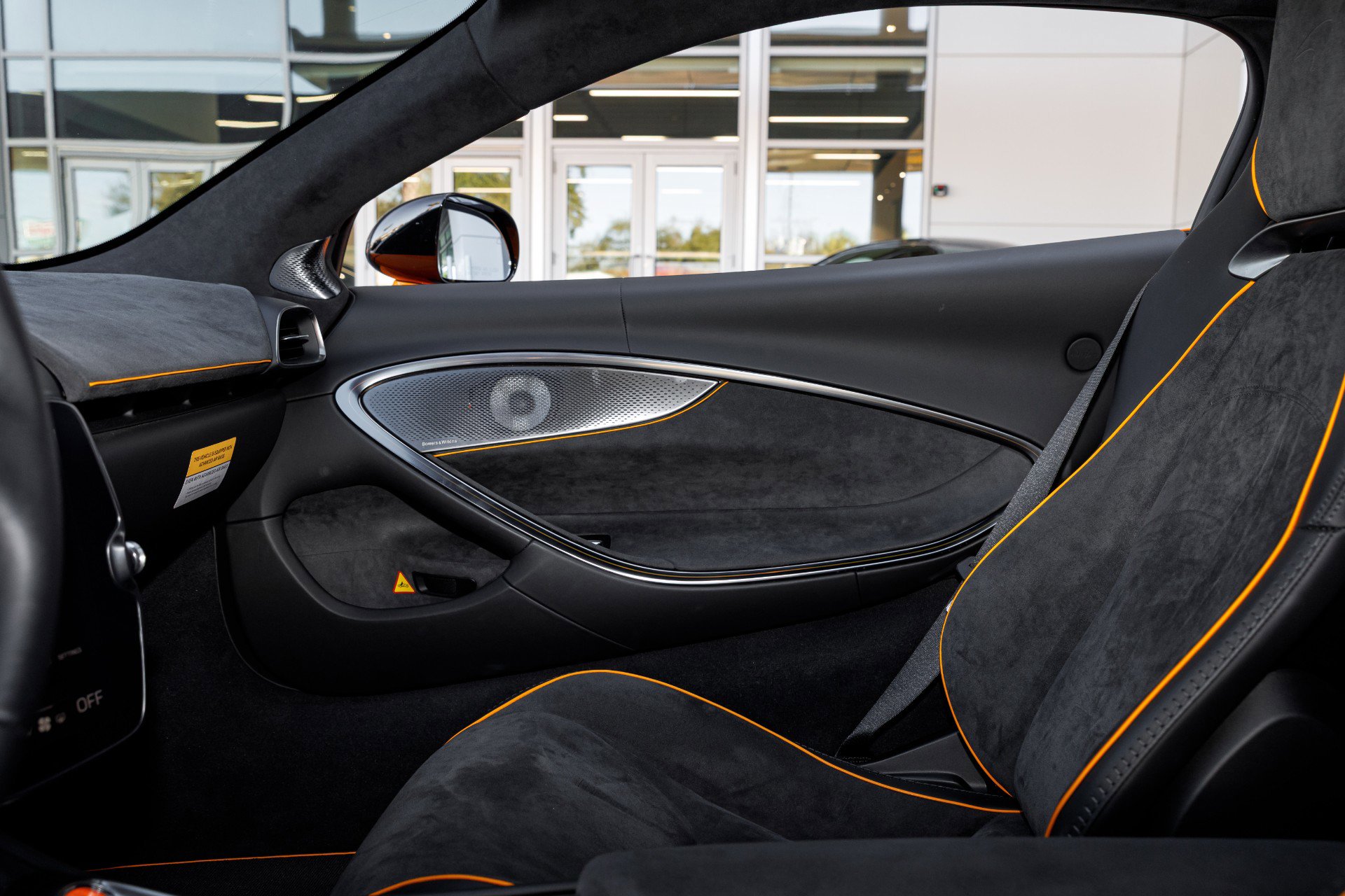 Used 2025 McLaren Artura image 37