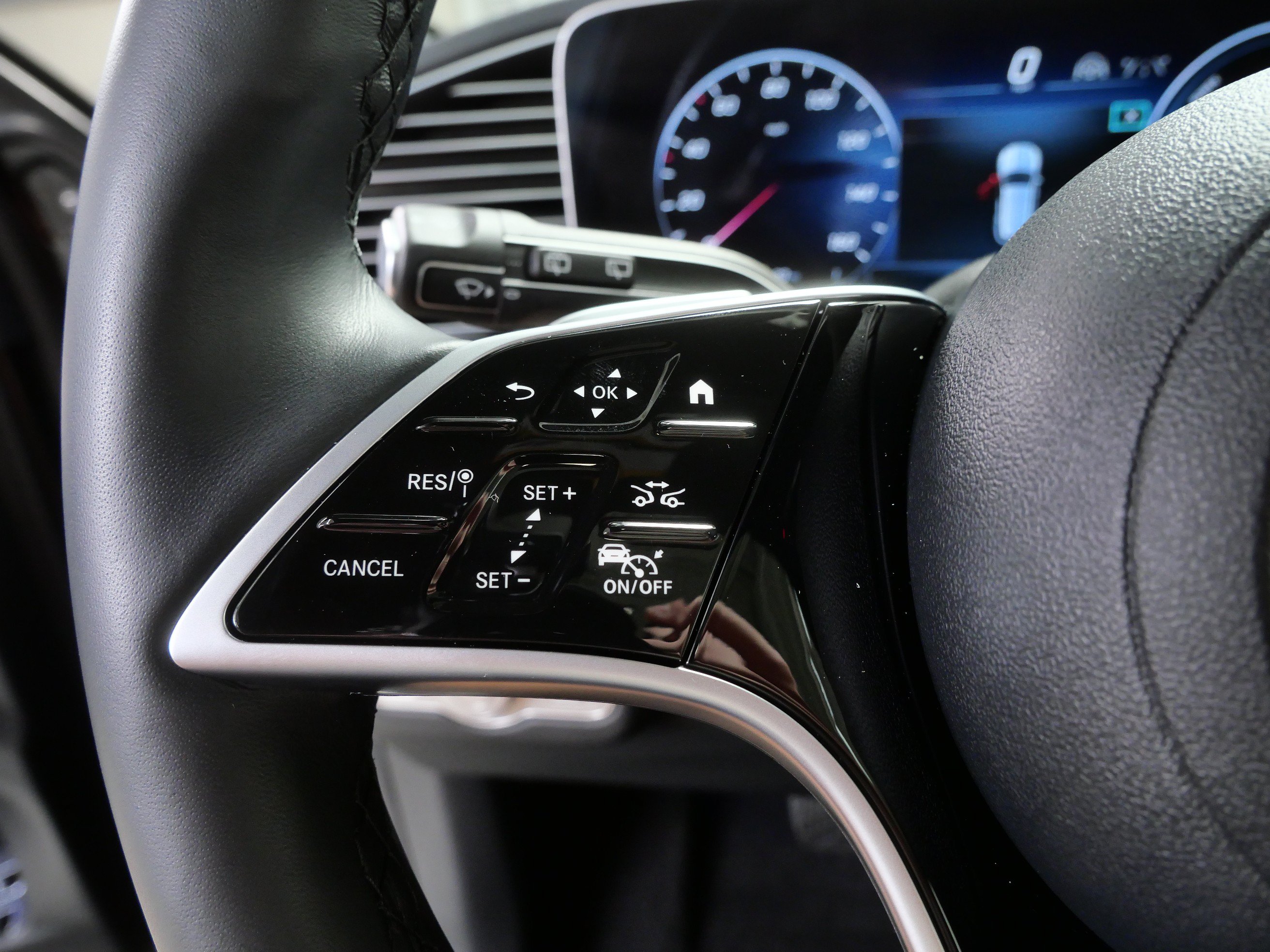 Certified 2026 Mercedes-Benz GLE 450e 4MATIC image 26