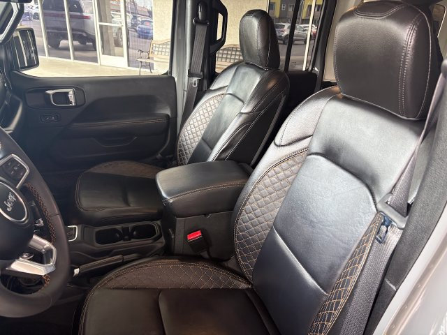 Used 2023 Jeep Wrangler Unlimited Sahara AWD/4WD image 13