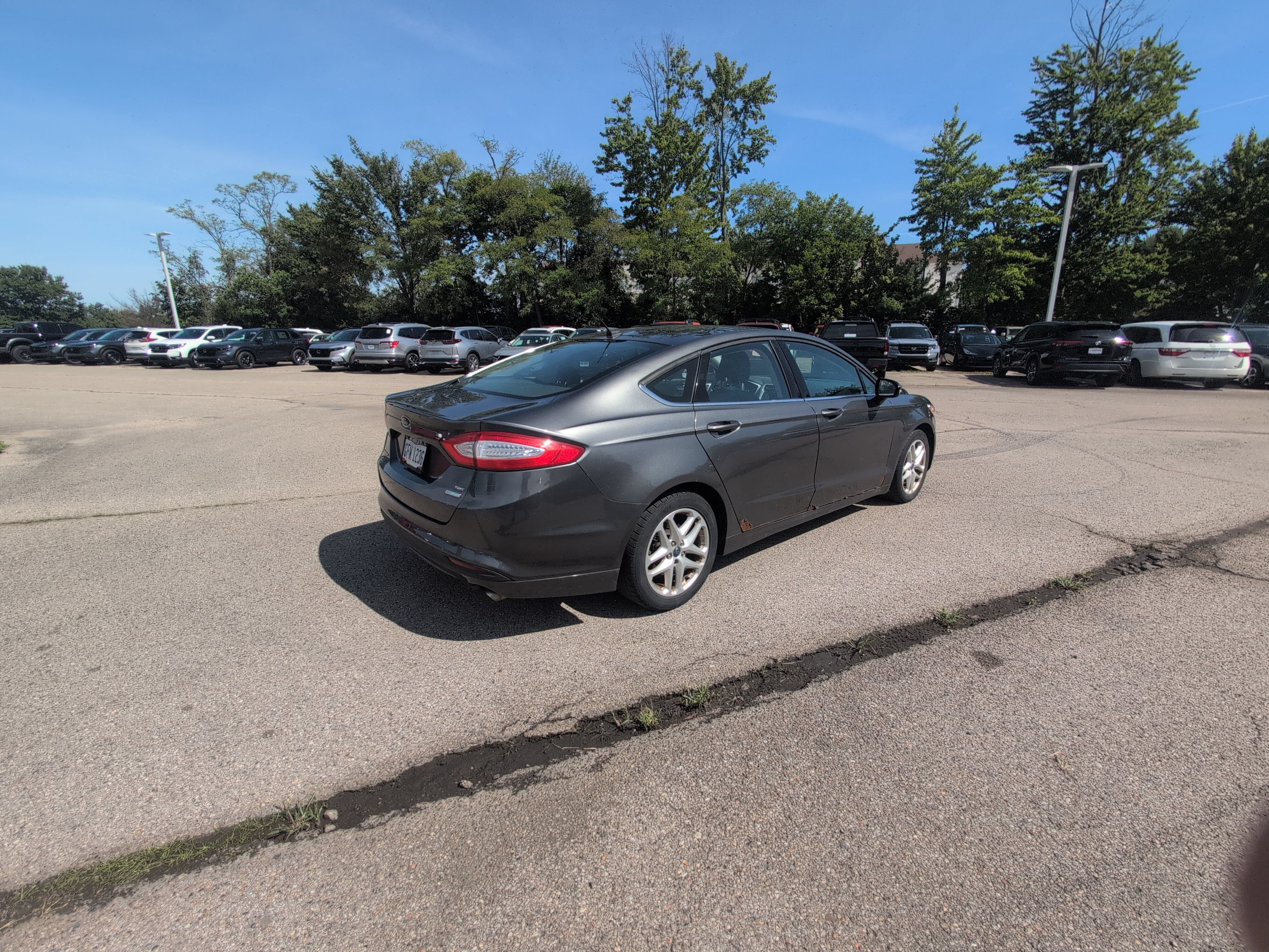 Used 2016 Ford Fusion SE FWD image 21