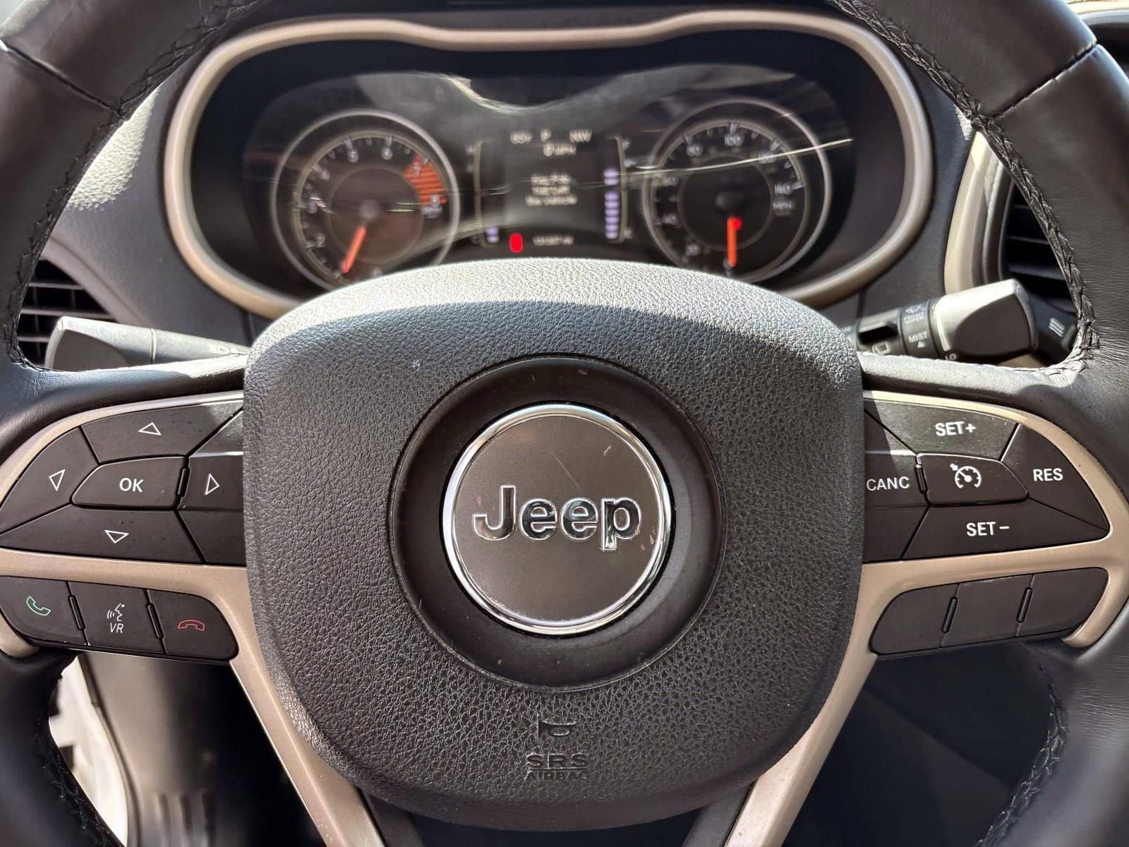 Used 2017 Jeep Cherokee Latitude w/ Comfort/Convenience Group FWD image 16