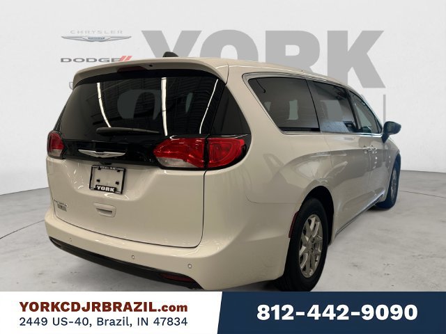 New 2027 Chrysler Pacifica LX FWD image 5