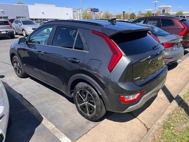 Used 2023 Kia Niro EX image 3