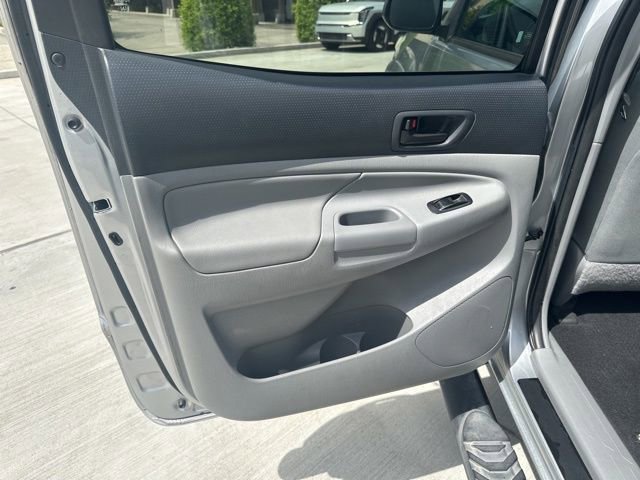 Used 2014 Toyota Tacoma PreRunner w/ SR5 Package RWD image 28