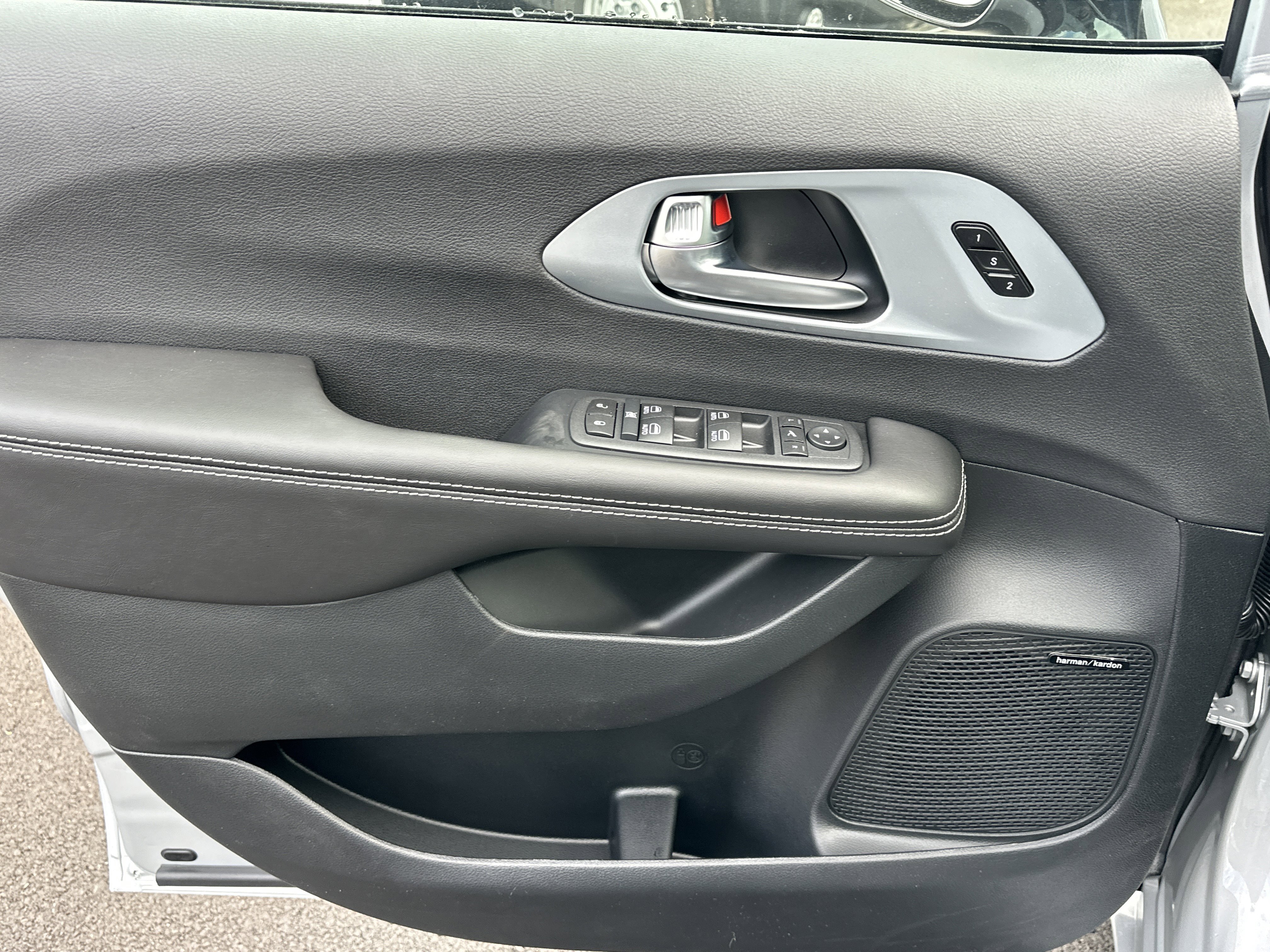 New 2026 Chrysler Pacifica Limited image 29