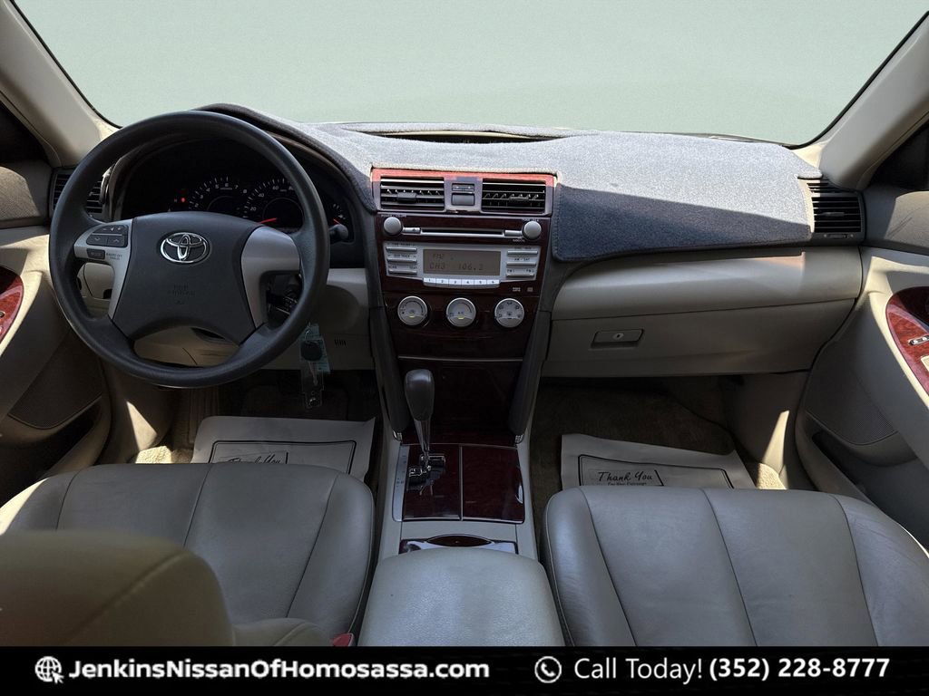 Used 2010 Toyota Camry LE image 18