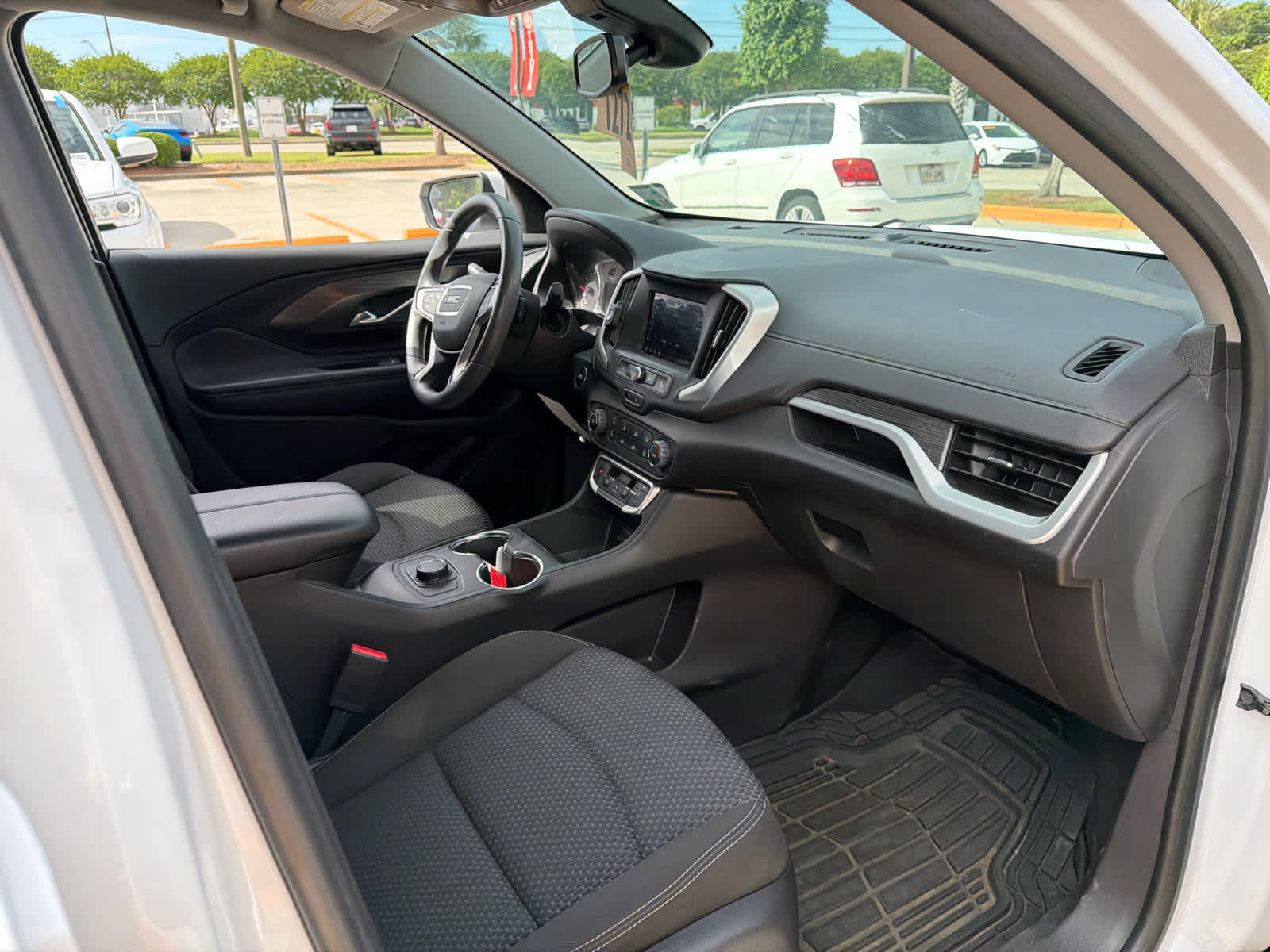 Used 2024 GMC Terrain SLE FWD image 38