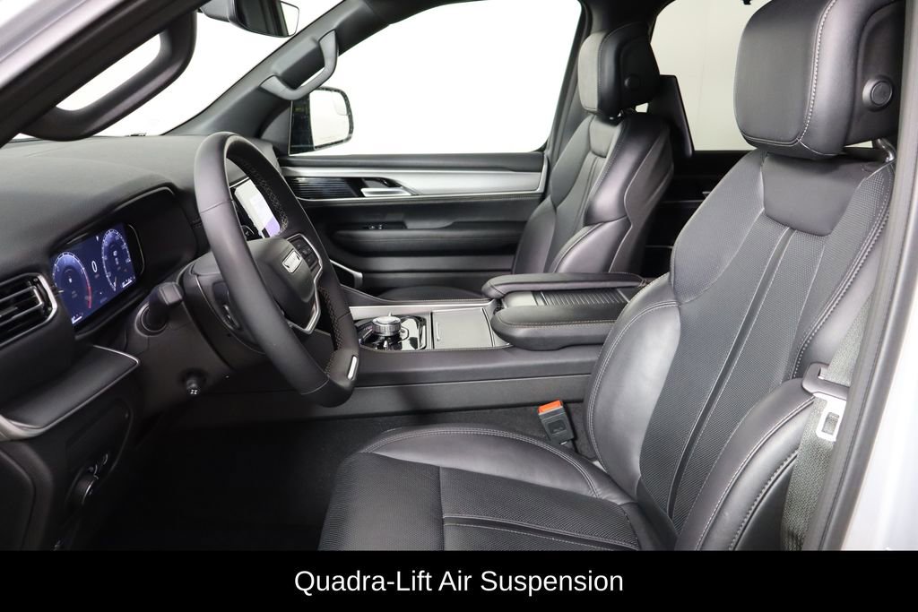 Used 2025 Jeep Wagoneer L Series II w/ Convenience Group I image 16