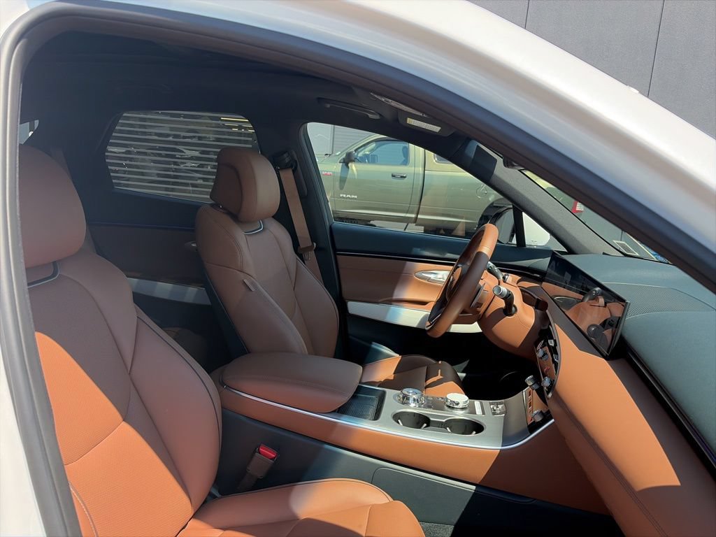 Certified 2026 Genesis GV70 2.5T Advanced AWD/4WD image 9