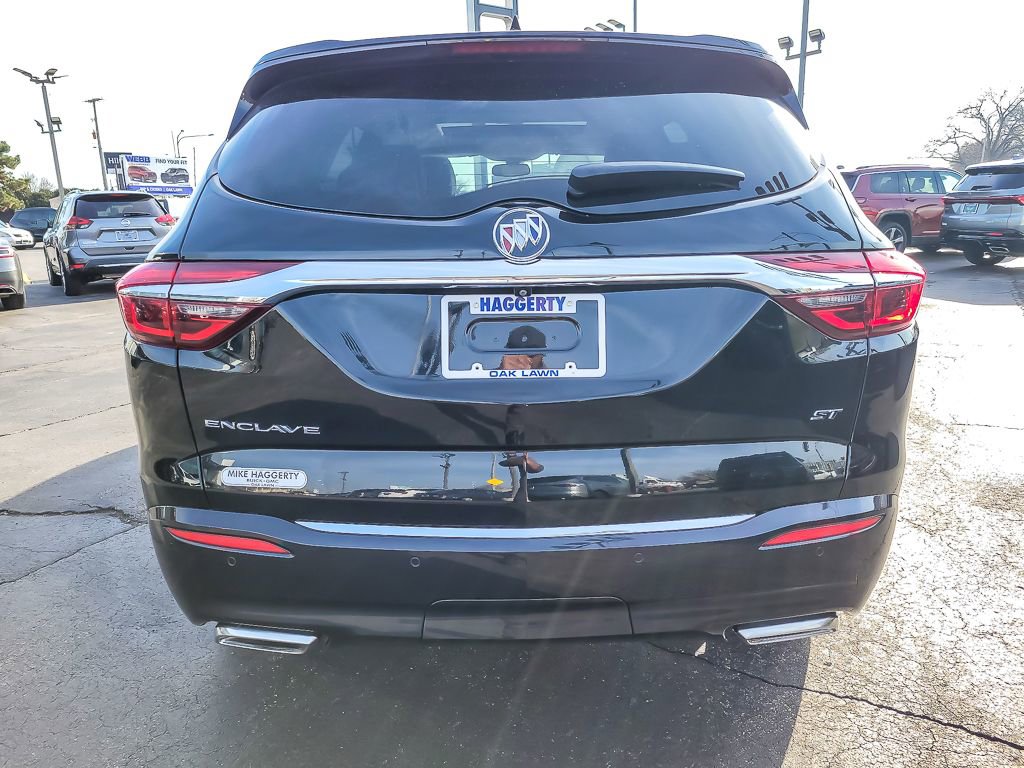 Used 2021 Buick Enclave Essence w/ Sport Touring Edition image 5