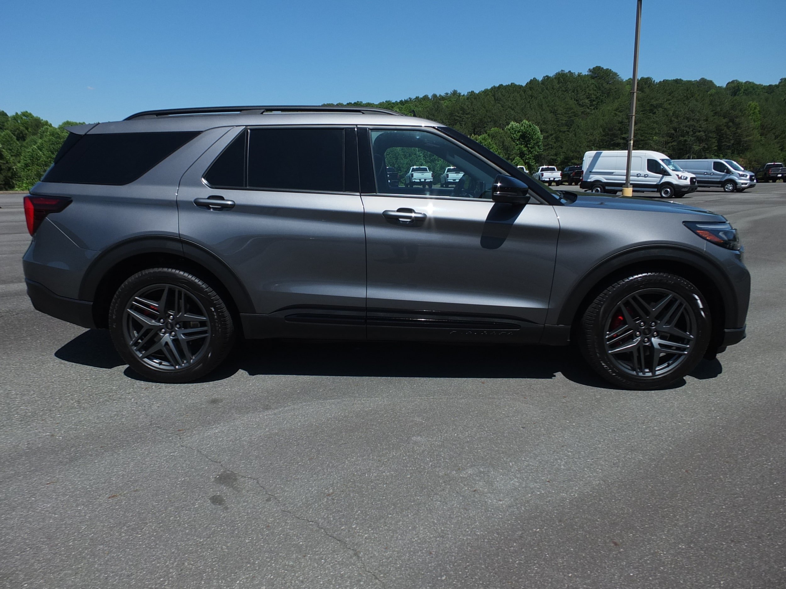 Used 2025 Ford Explorer ST w/ Sun And Sound Package AWD/4WD image 2