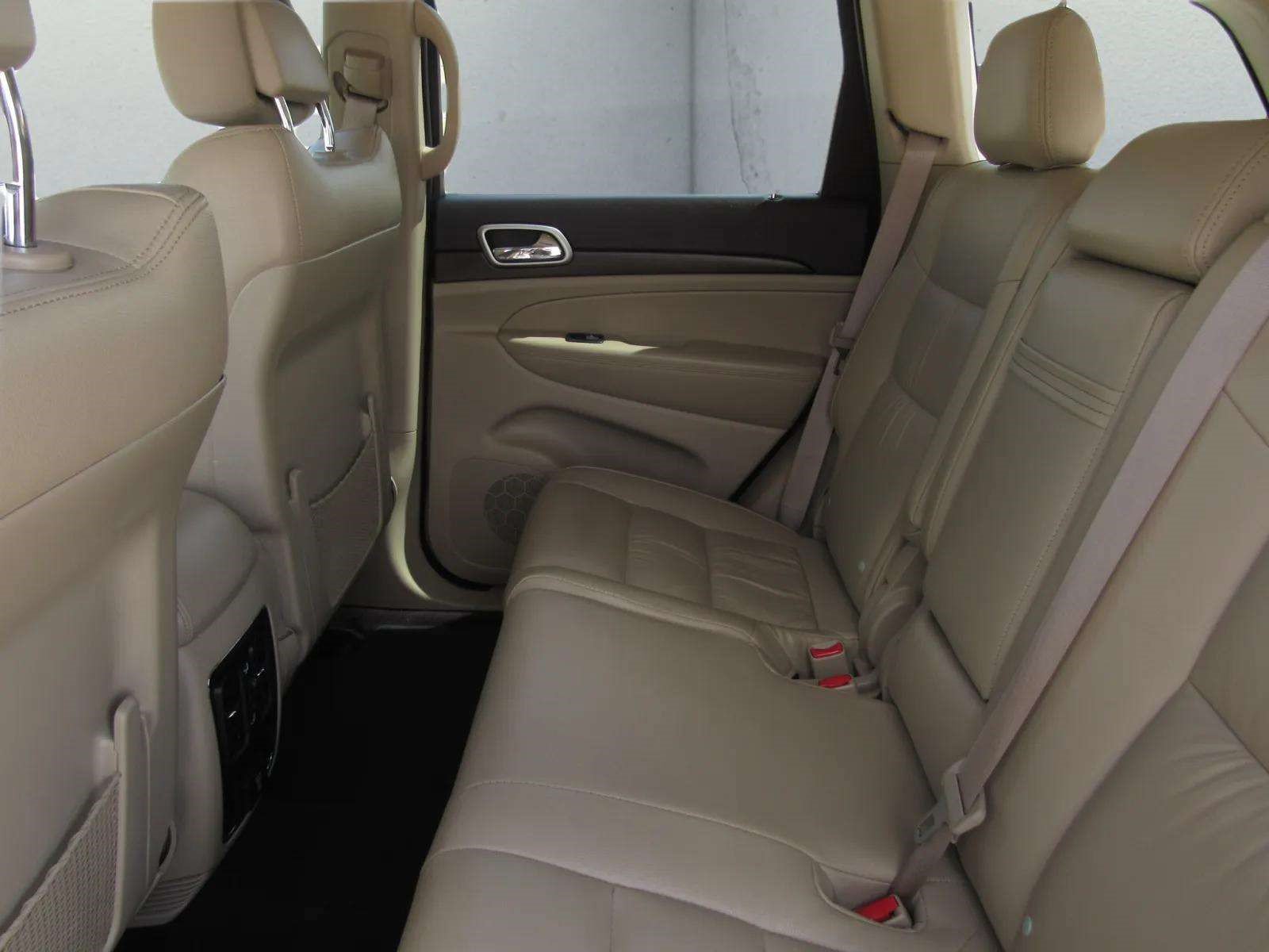 Used 2018 Jeep Grand Cherokee Laredo RWD image 14