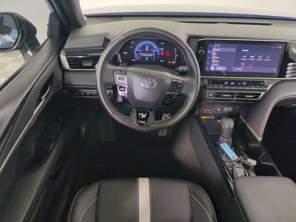Used 2025 Toyota Camry SE w/ Multimedia Upgrade Package image 17