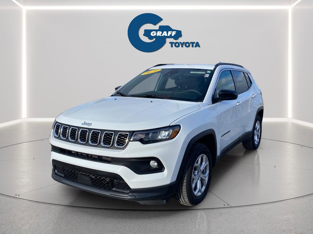 Used 2024 Jeep Compass Latitude image 9