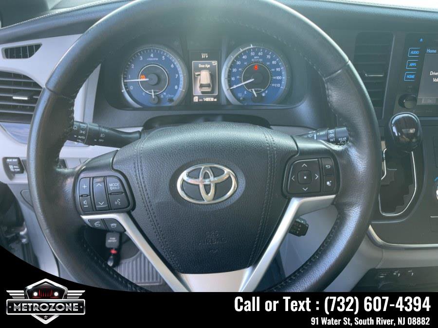 Used 2016 Toyota Sienna AWD image 24