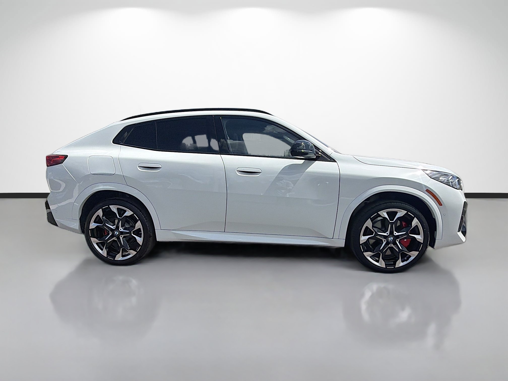 New 2026 BMW X2 xDrive28i w/ Technology Package AWD/4WD image 2